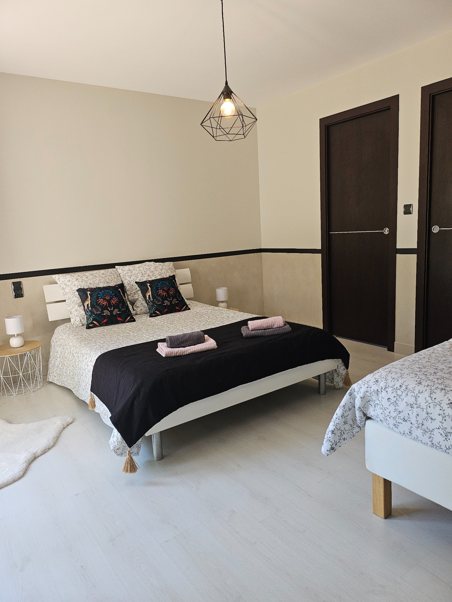 Chambre 2 avec lit double et lit simple